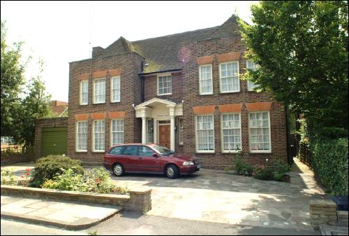 01 Winnington Close